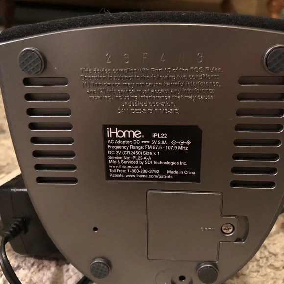 iHome iPL22 Docking/Charging Station Radio/Alarm Clock - Picture 5 of 5